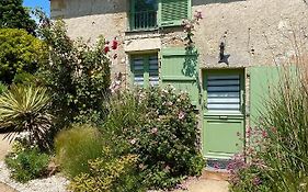 Maisons de campagne. Gîte vert.